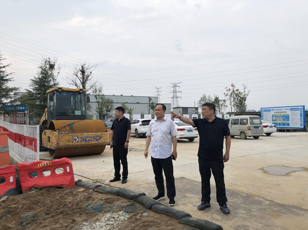 米乐网页版登录入口党委委员、副总经理张岩到侯寨新镇区安置区调研项目建设工作
